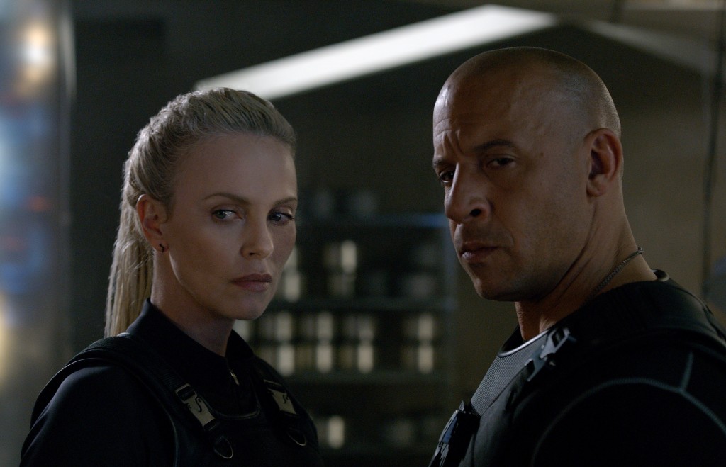 charlize-theron-the-fate-of-the-furious-2017-poster-and-stills-2